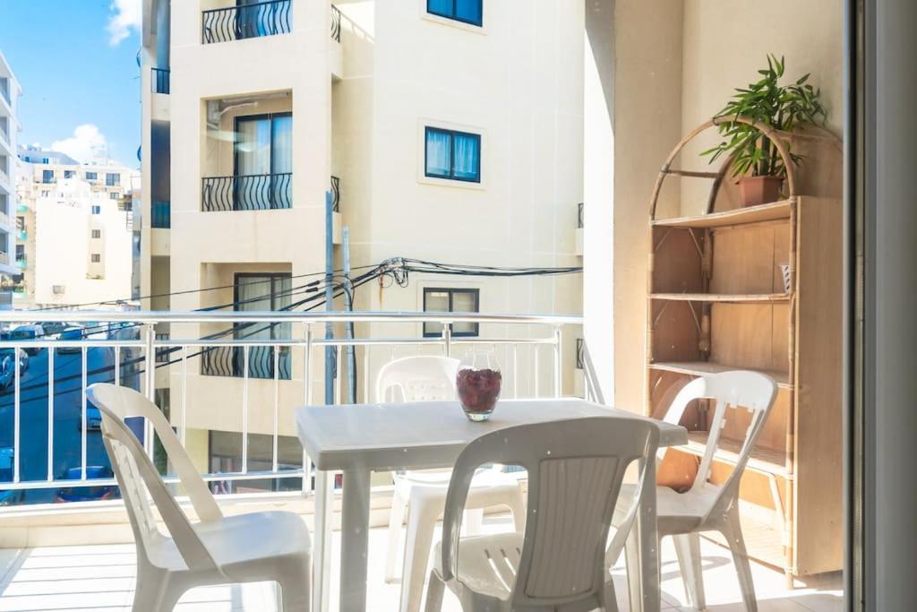Modern Apt. Close To The Square St. Paul's Bay Exteriör bild