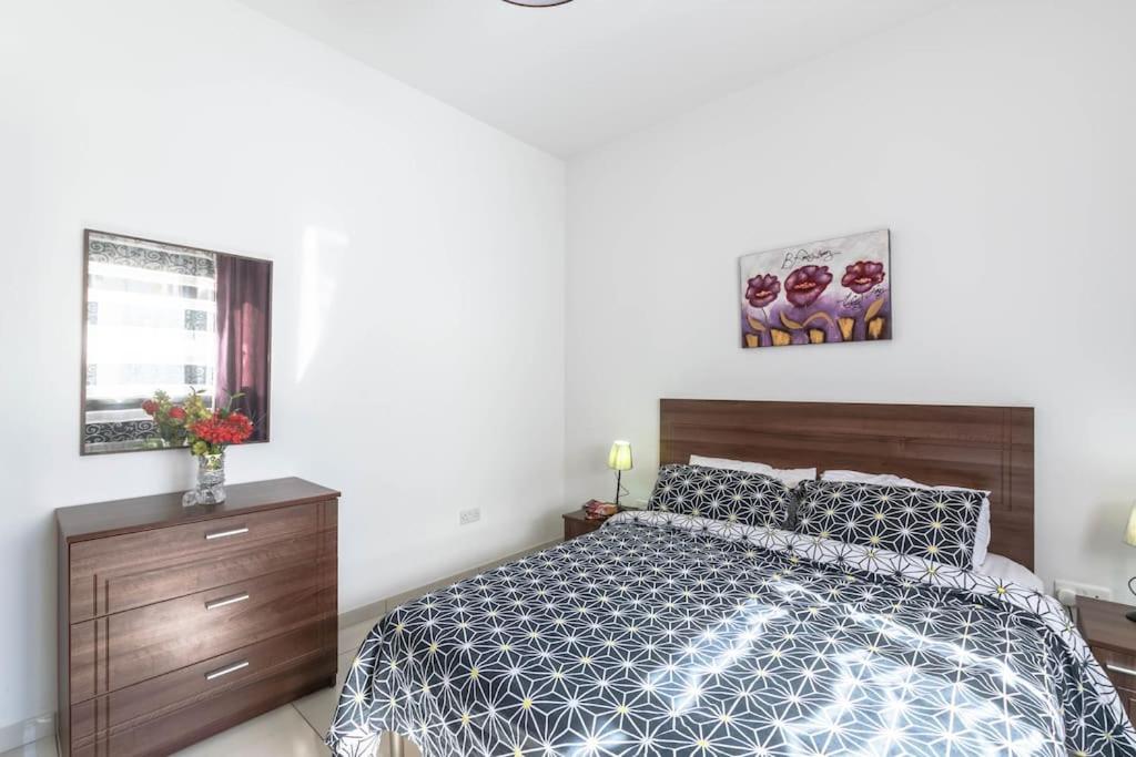 Modern Apt. Close To The Square St. Paul's Bay Exteriör bild