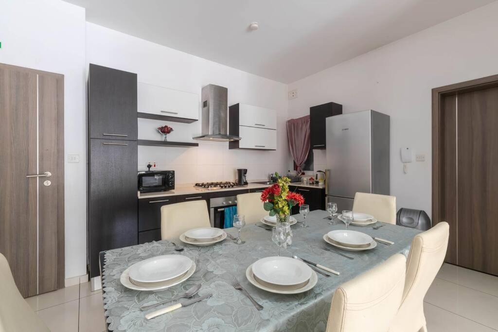 Modern Apt. Close To The Square St. Paul's Bay Exteriör bild
