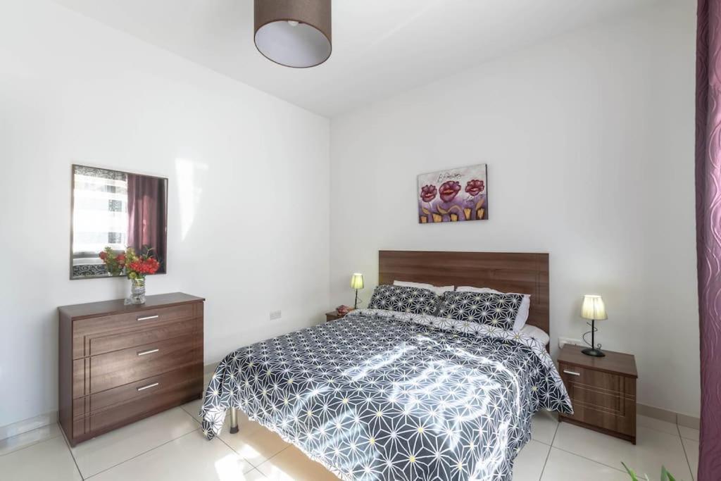 Modern Apt. Close To The Square St. Paul's Bay Exteriör bild