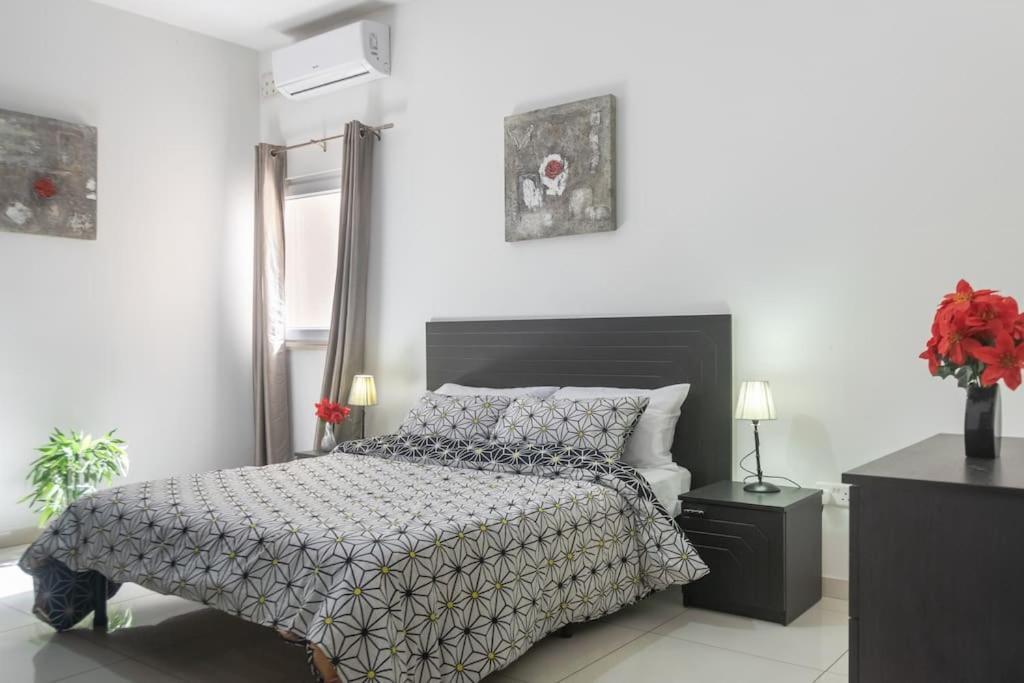 Modern Apt. Close To The Square St. Paul's Bay Exteriör bild